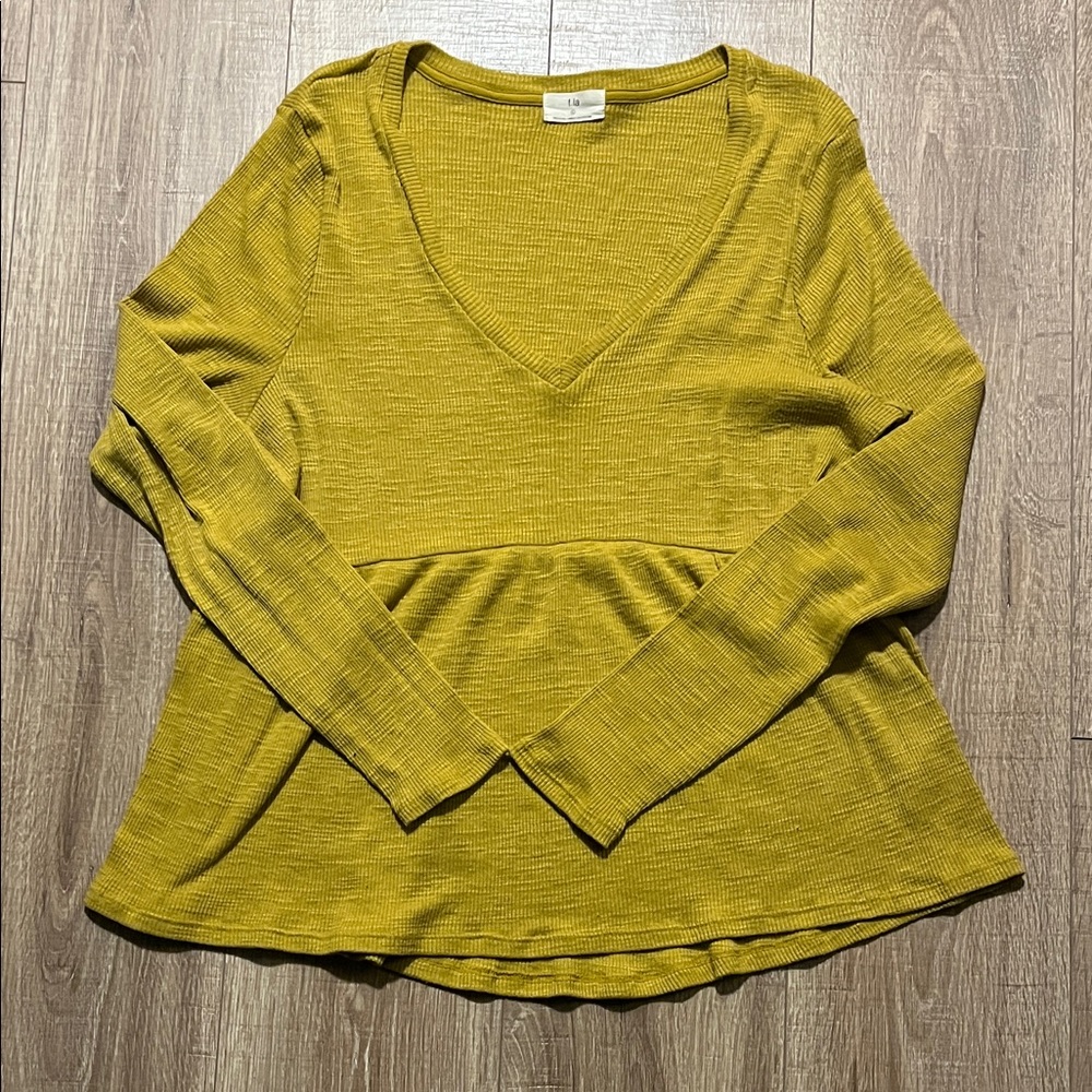 Women’s T.La Mustard Long Sleeve V-Neck Peplum Top Anthropologie Size L